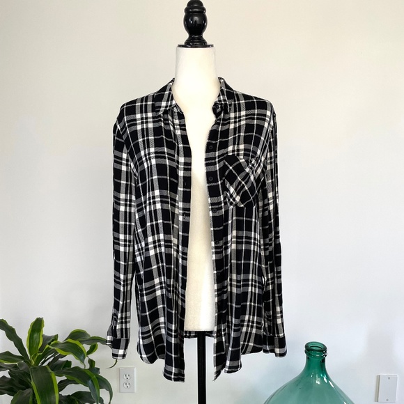 **SOLD** Lightweight boyfriend black & white plaid shirt - Size S - Picture 1 of 6